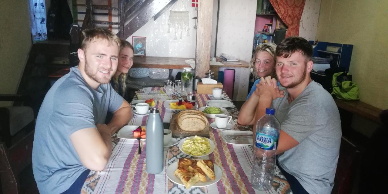 Smiley'S Homestay Berastagi Bagian luar foto