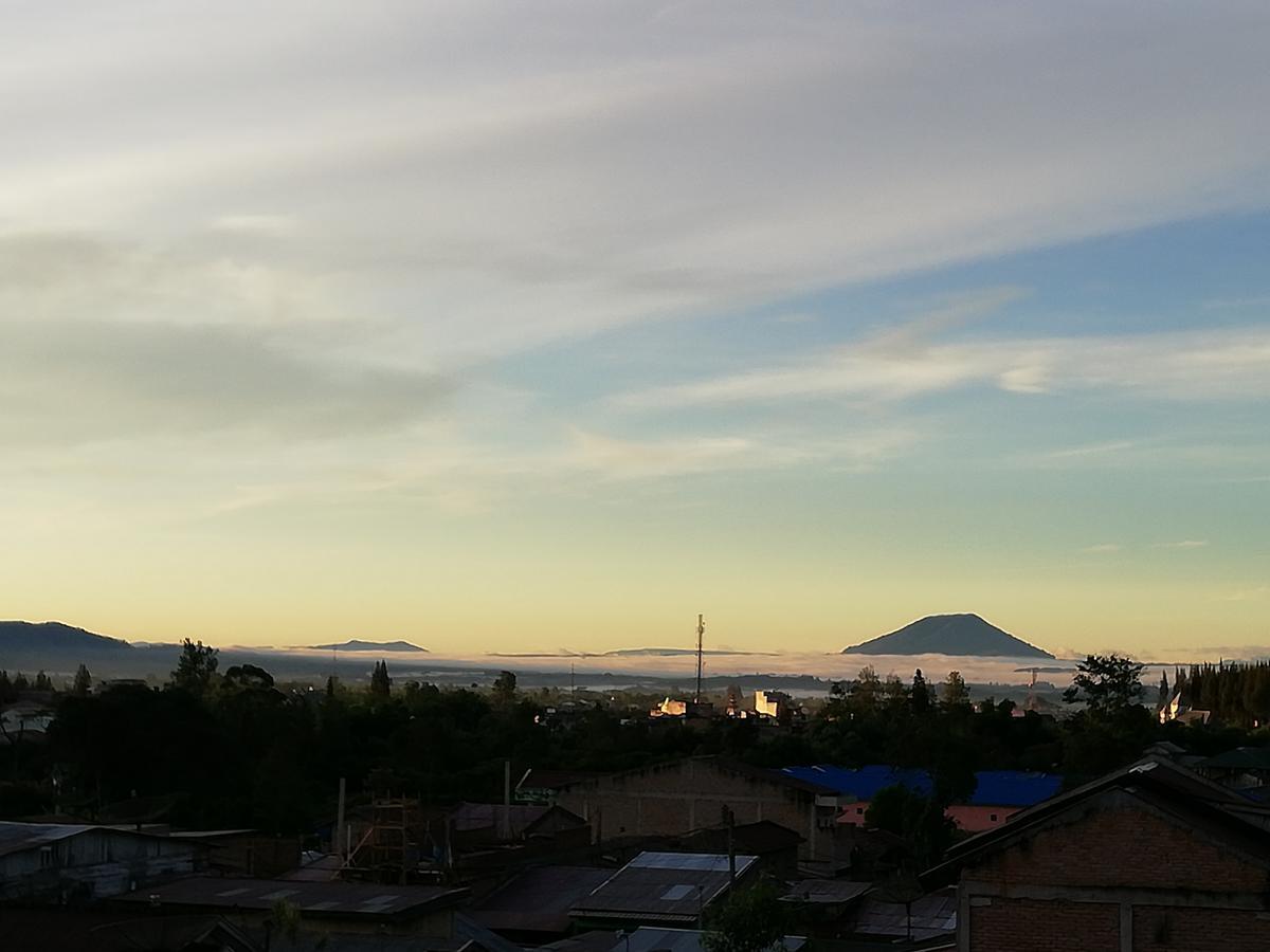 Smiley'S Homestay Berastagi Bagian luar foto