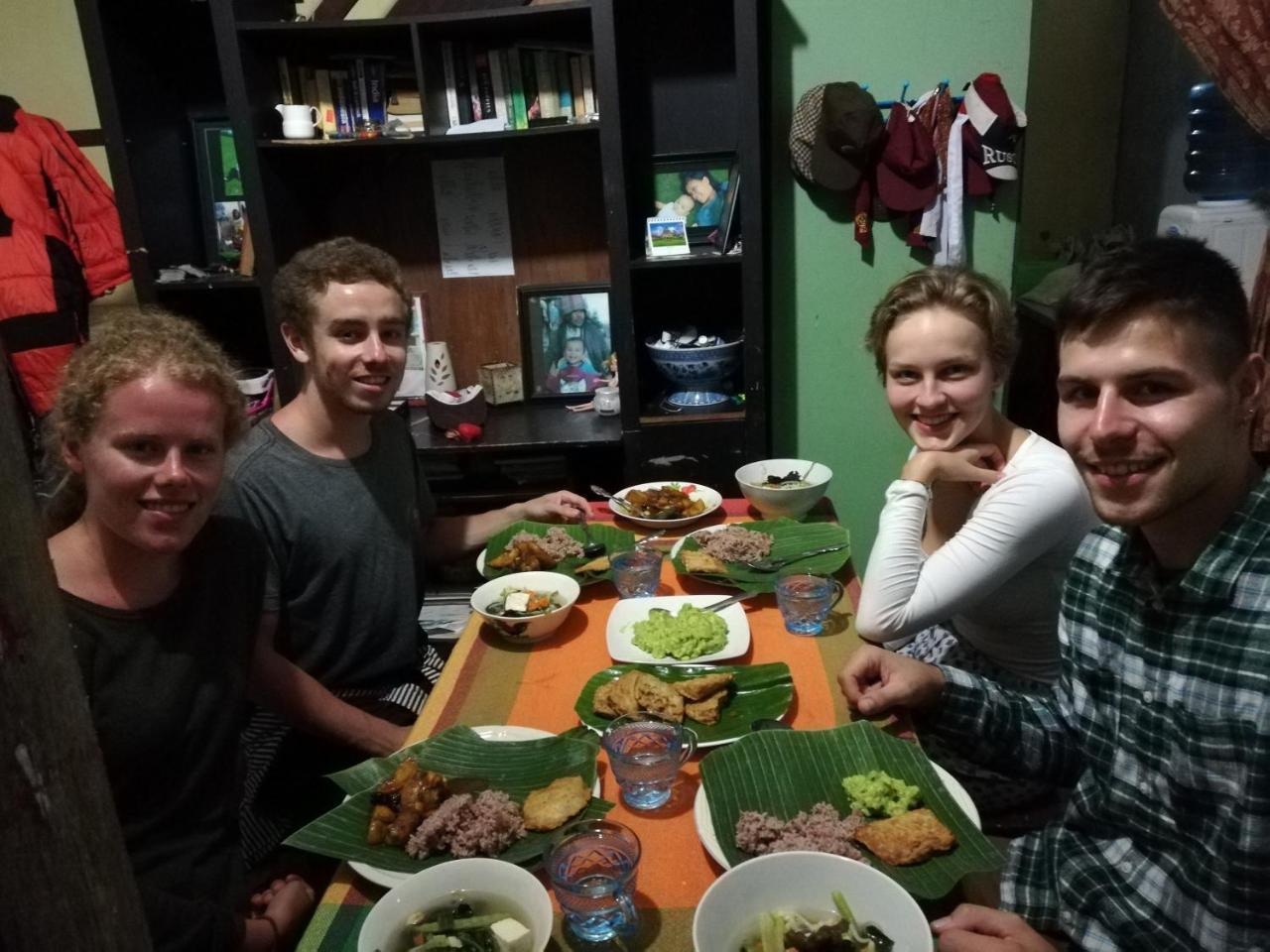 Smiley'S Homestay Berastagi Bagian luar foto